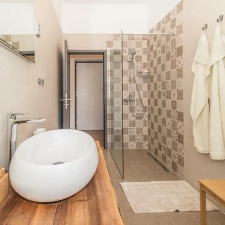 Apartment Mille *